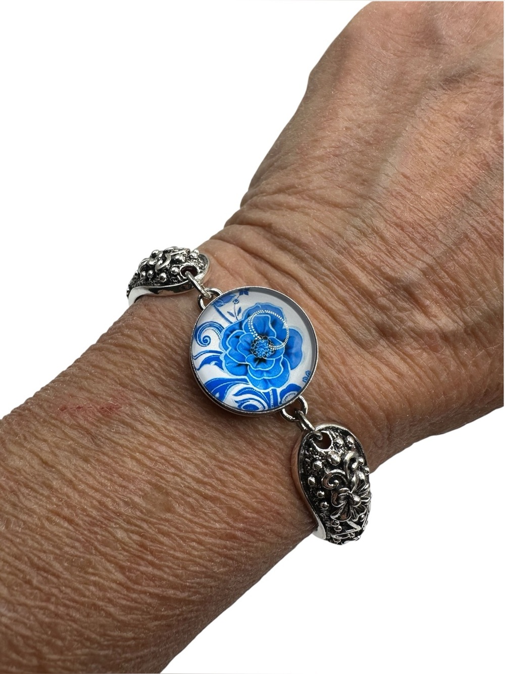 Elegant Carved Floral Vintage Style Bangle Bracelet w/ 18mm Blue Rose Snap! NWT